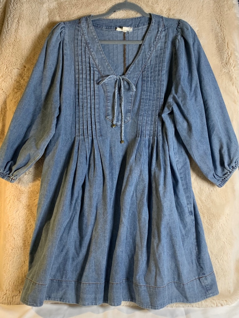 Entero light blue denim dress w/pleats sz M